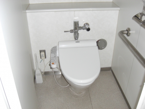 【黒部店】　富山市　Ｊ事務所　「トイレアプリコット交換」